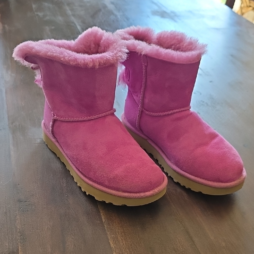 UGG F26018H Pink Suede Fur-Lined Boots Size 7